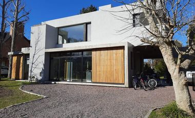 Casa en Juan Maria Gutierrez