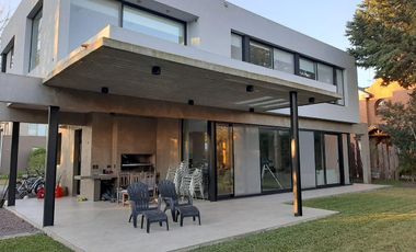 Casa en Juan Maria Gutierrez