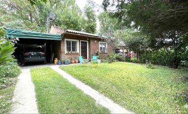 Venta- Casa 2 dormitorios con cochera y pileta en Funes