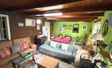 Venta- Casa 2 dormitorios con cochera y pileta en Funes