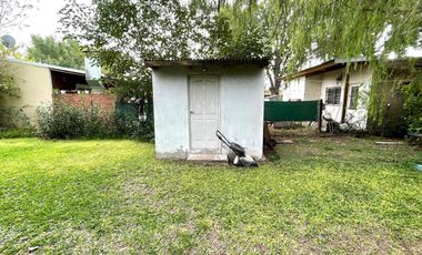Venta- Casa 2 dormitorios con cochera y pileta en Funes