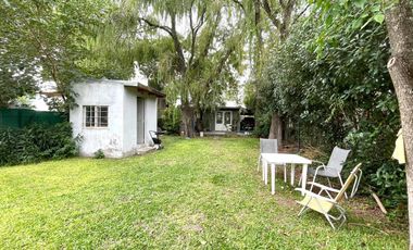 Venta- Casa 2 dormitorios con cochera y pileta en Funes