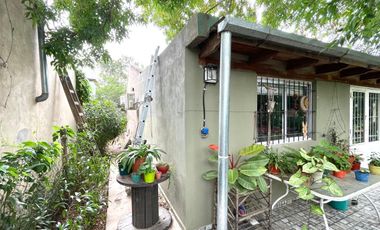 Venta- Casa 2 dormitorios con cochera y pileta en Funes