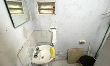 Venta- Casa 2 dormitorios con cochera y pileta en Funes