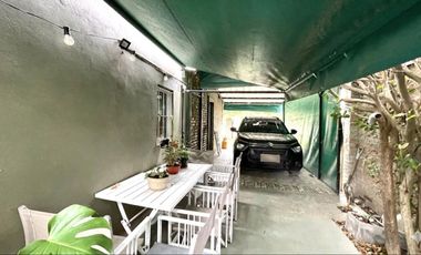 Venta- Casa 2 dormitorios con cochera y pileta en Funes