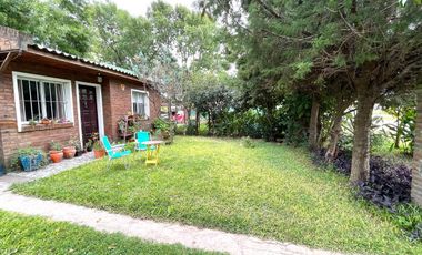Venta- Casa 2 dormitorios con cochera y pileta en Funes