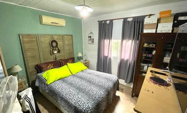 Venta- Casa 2 dormitorios con cochera y pileta en Funes
