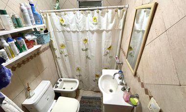 Venta- Casa 2 dormitorios con cochera y pileta en Funes