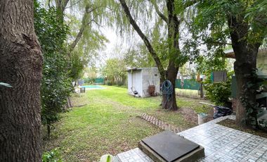 Venta- Casa 2 dormitorios con cochera y pileta en Funes