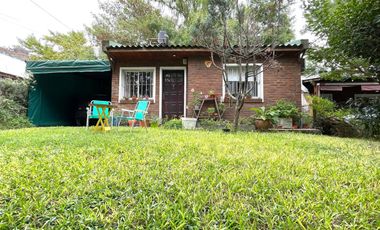 Venta- Casa 2 dormitorios con cochera y pileta en Funes