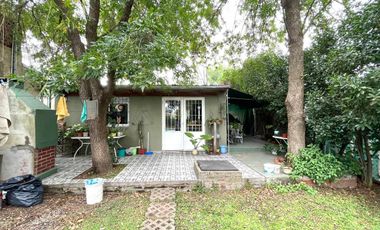 Venta- Casa 2 dormitorios con cochera y pileta en Funes