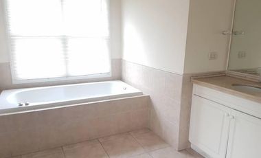 Casa en alquiler en barrio Barrancas del Lago, Nordelta