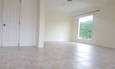 Casa en alquiler en barrio Barrancas del Lago, Nordelta