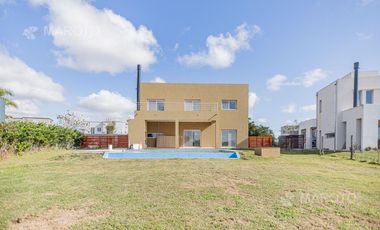 CASA EN VENTA- ALQUILER - LAGUNA- EN EL CANTON - MAROTO PROPIEDADES
