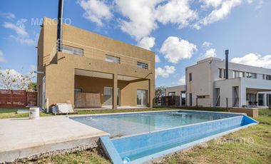 CASA EN VENTA- ALQUILER - LAGUNA- EN EL CANTON - MAROTO PROPIEDADES