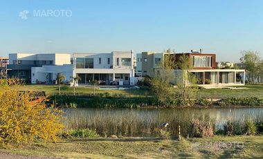 CASA EN VENTA- ALQUILER - LAGUNA- EN EL CANTON - MAROTO PROPIEDADES