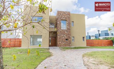 CASA EN VENTA- ALQUILER - LAGUNA- EN EL CANTON - MAROTO PROPIEDADES