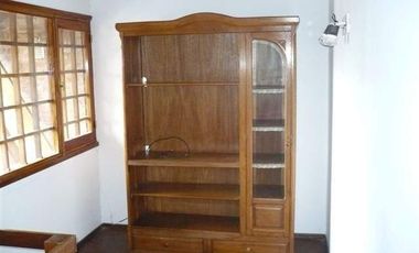 Casa en alquiler de tres dormitorios mas escritorio, en Urca.