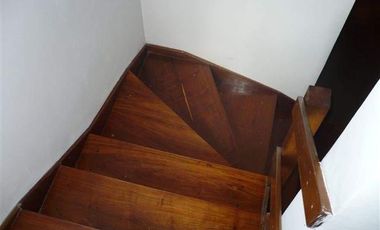 Casa en alquiler de tres dormitorios mas escritorio, en Urca.