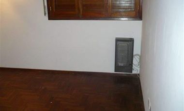 Casa en alquiler de tres dormitorios mas escritorio, en Urca.