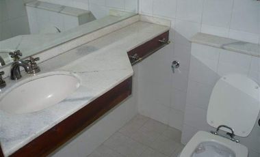 Casa en alquiler de tres dormitorios mas escritorio, en Urca.