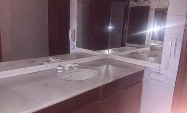 Casa en alquiler de tres dormitorios mas escritorio, en Urca.