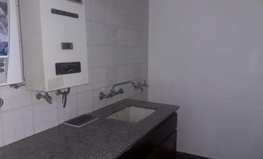 Casa en alquiler de tres dormitorios mas escritorio, en Urca.