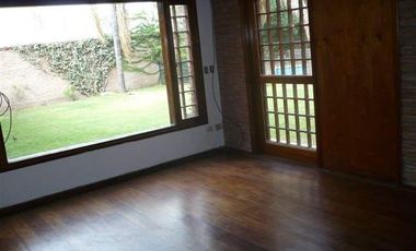 Casa en alquiler de tres dormitorios mas escritorio, en Urca.