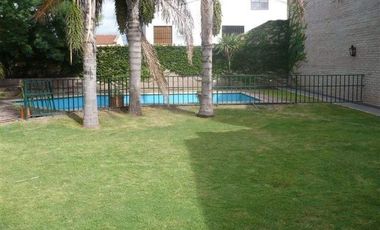 Casa en alquiler de tres dormitorios mas escritorio, en Urca.