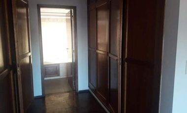 Casa en alquiler de tres dormitorios mas escritorio, en Urca.