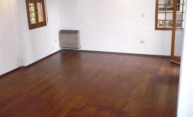 Casa en alquiler de tres dormitorios mas escritorio, en Urca.