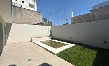 VENTA-CASA-SARGENTO CABRAL-DOS DORMITORIOS-PILETA