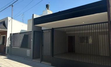 VENTA-CASA-SARGENTO CABRAL-DOS DORMITORIOS-PILETA