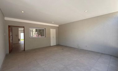 VENTA-CASA-SARGENTO CABRAL-DOS DORMITORIOS-PILETA