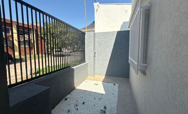 VENTA-CASA-SARGENTO CABRAL-DOS DORMITORIOS-PILETA