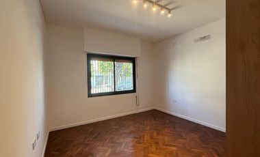 VENTA-CASA-MUY LUMINOSA-TRES DORMITORIOS-PILETA