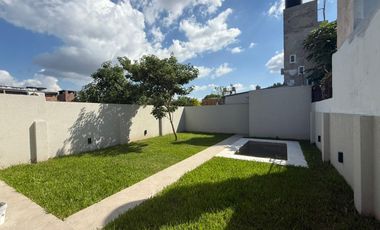 VENTA-CASA-MUY LUMINOSA-TRES DORMITORIOS-PILETA