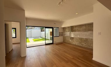 VENTA-CASA-MUY LUMINOSA-TRES DORMITORIOS-PILETA