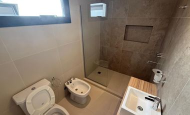 VENTA-CASA-MUY LUMINOSA-TRES DORMITORIOS-PILETA