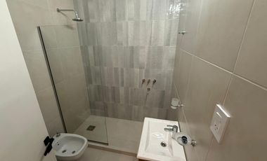 VENTA-CASA-MUY LUMINOSA-TRES DORMITORIOS-PILETA