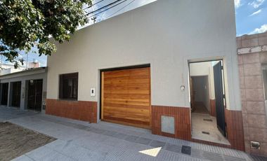 VENTA-CASA-MUY LUMINOSA-TRES DORMITORIOS-PILETA