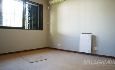 CASA ALQUILER FLORIDA 6 AMBIENTES  JARDIN PARRILLA COCHERA.