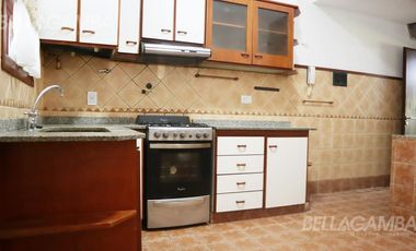 CASA ALQUILER FLORIDA 6 AMBIENTES  JARDIN PARRILLA COCHERA.