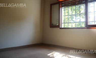 CASA ALQUILER FLORIDA 6 AMBIENTES  JARDIN PARRILLA COCHERA.