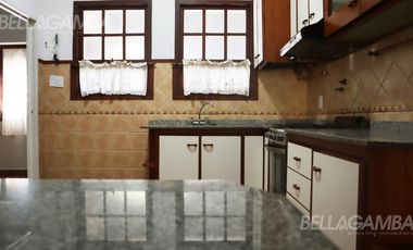 CASA ALQUILER FLORIDA 6 AMBIENTES  JARDIN PARRILLA COCHERA.