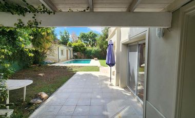 Casa en venta - Acassuso - San Isidro