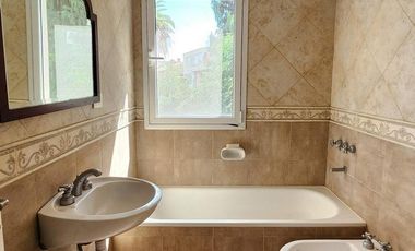 Casa en venta - Acassuso - San Isidro