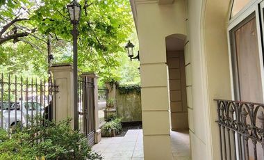 Casa en venta - Acassuso - San Isidro