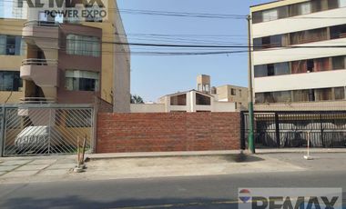 TERRENO PREMIUN EN VENTA A MEIDA CDRA DE LA AV. ENCALADA, 311.87Mts2 –  SURCO