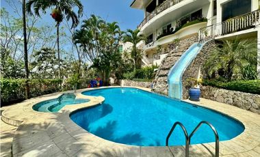 SE VENDE CASA ALTOS DE SANTA MARIA DE 6 NIVELES CON PISCINA Y TERRAZA